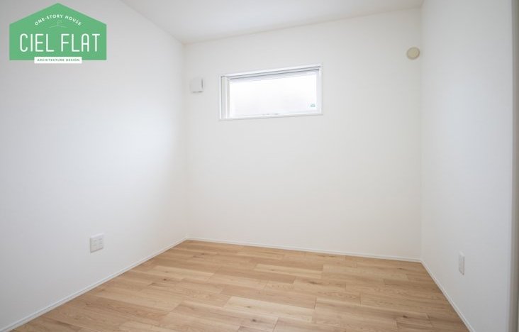 2階北側中央洋室