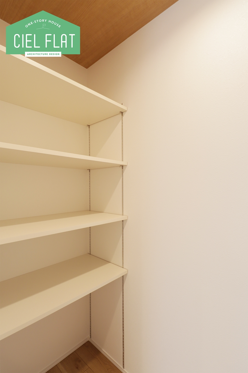 可動棚付きパントリー